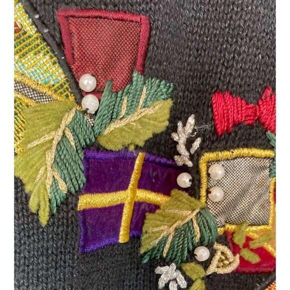 Vintage Pretty Christmas wreath sweater w/ Applique presents, embroidery❤️ - Picture 5 of 10